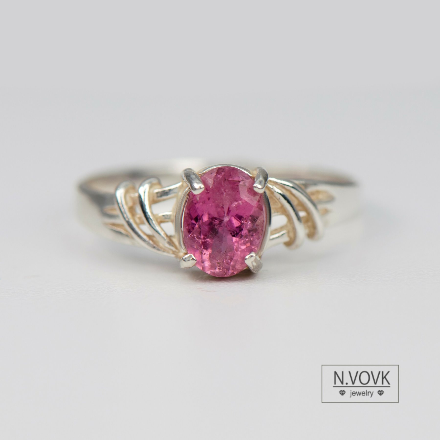 Кольцо с розовым турмалином "Нежность" серебро