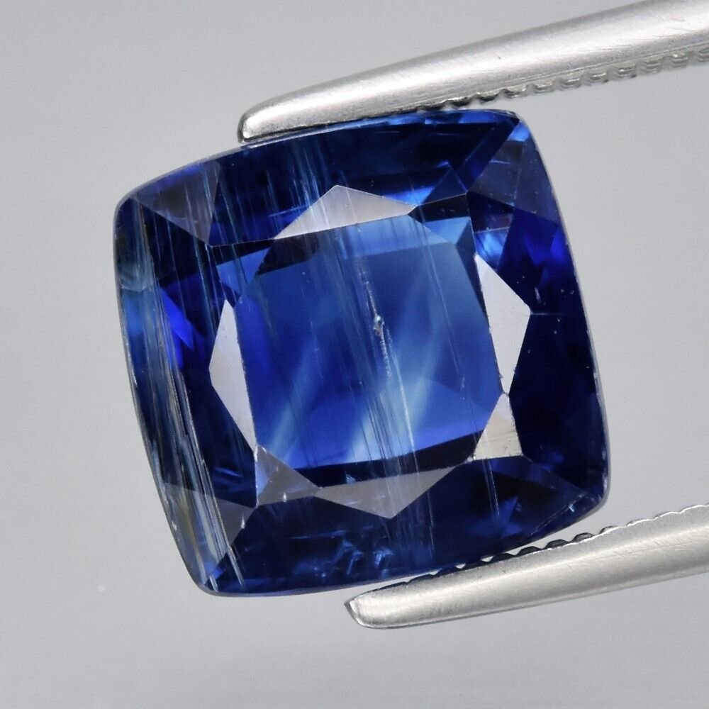Кианит синий 3,6 карат квадрат кушон 8,2 мм