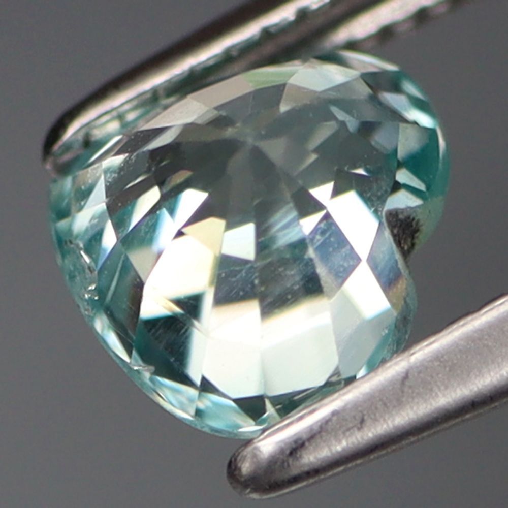 Циркон блакитний серце 5,8х6,5 мм 1,41 карата