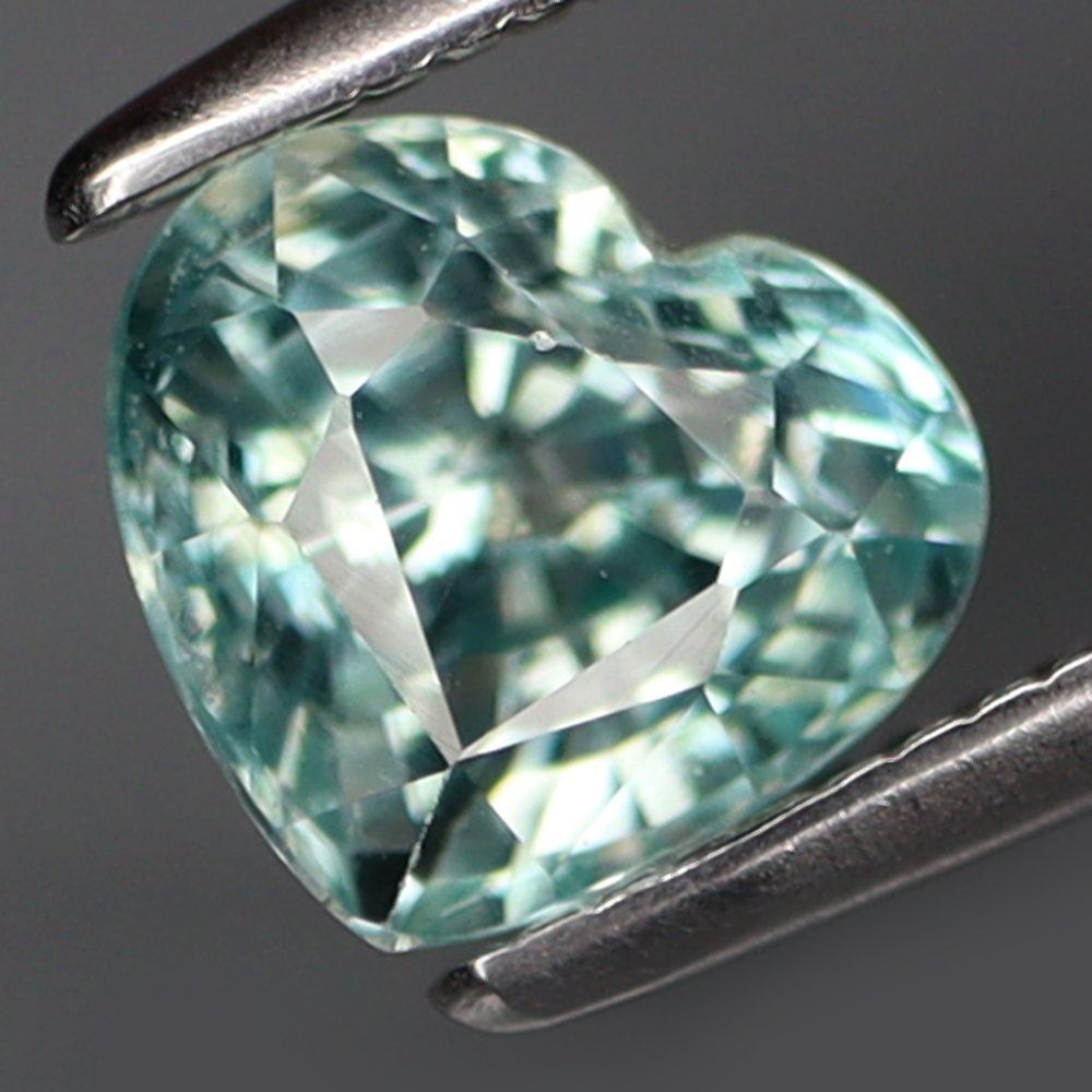 Циркон блакитний серце 5,8х6,5 мм 1,41 карата
