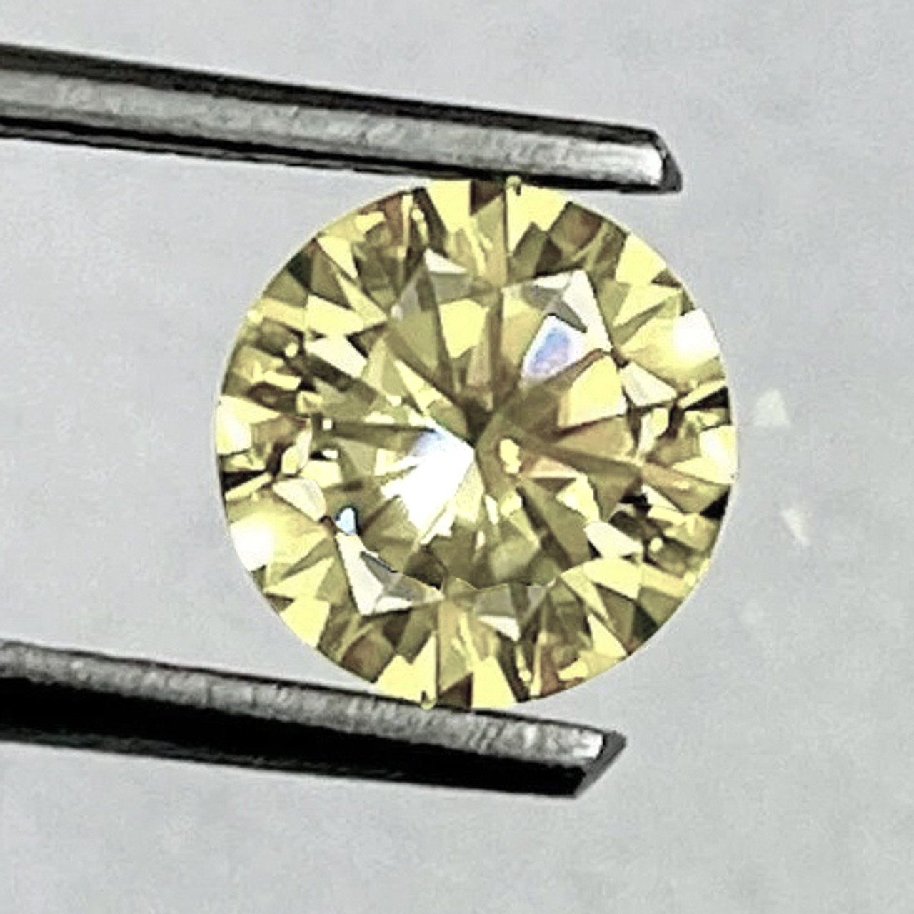 Діамант жовтий круг 2,6 мм Fancy Light Yellow
