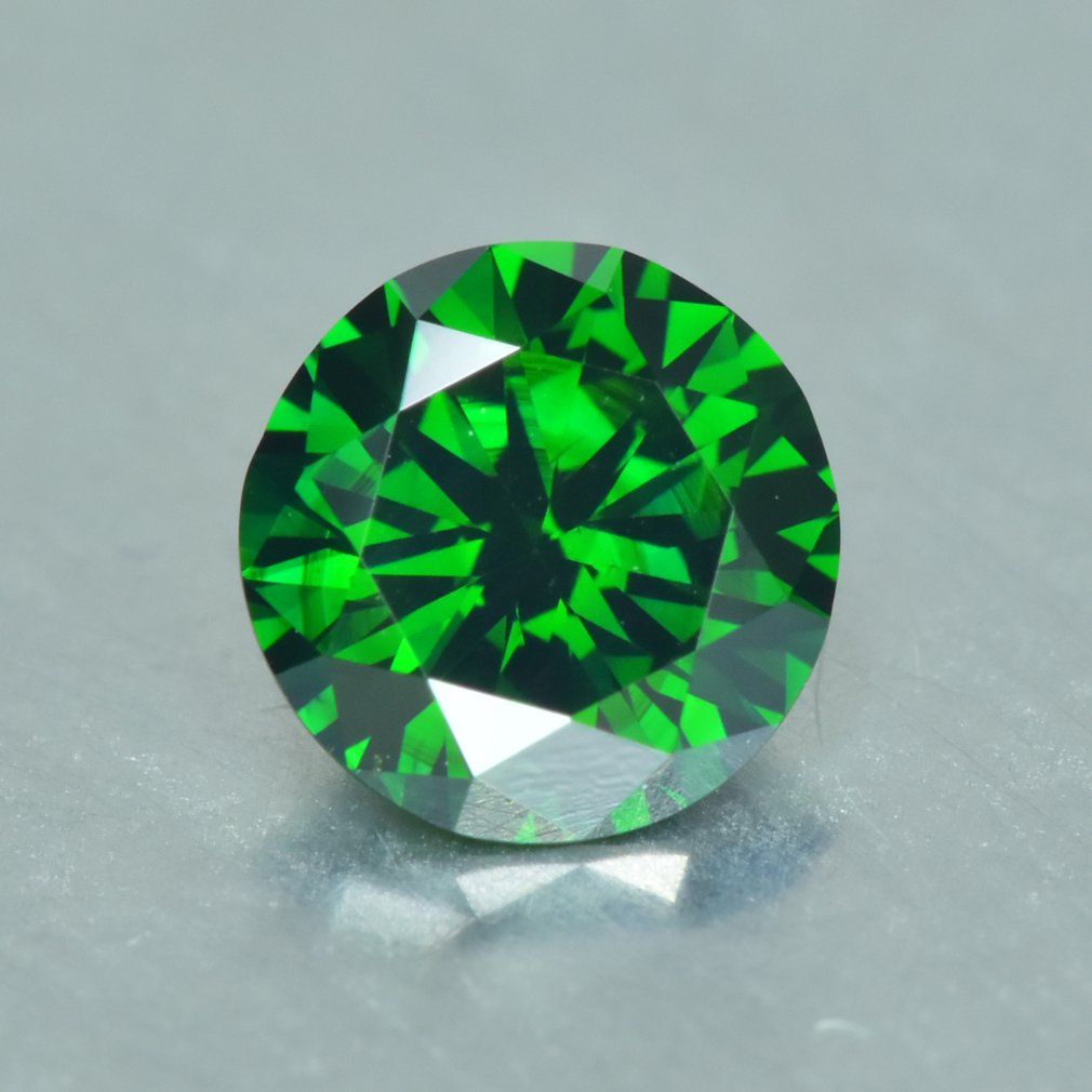 Діамант зелений круг 4,3 мм 0,29 карат