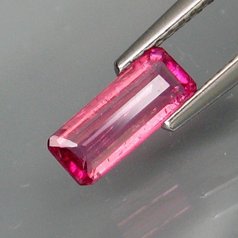 Турмалін рожевий 0,73 карат октагон 8,7х3,6 мм