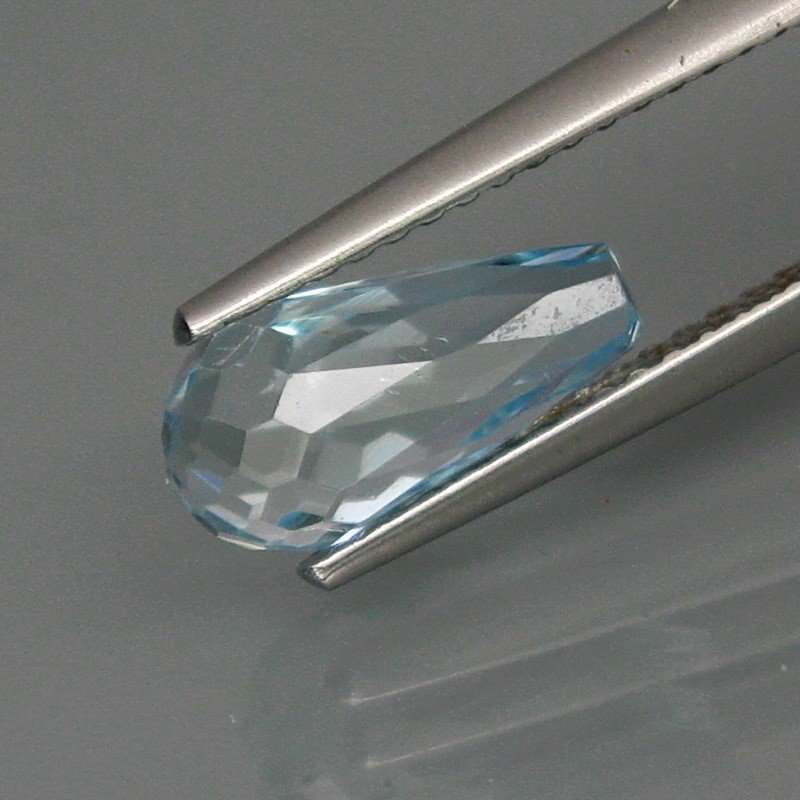 Топаз блакитний 2,4 карат бріолет 10,5х5,2 мм