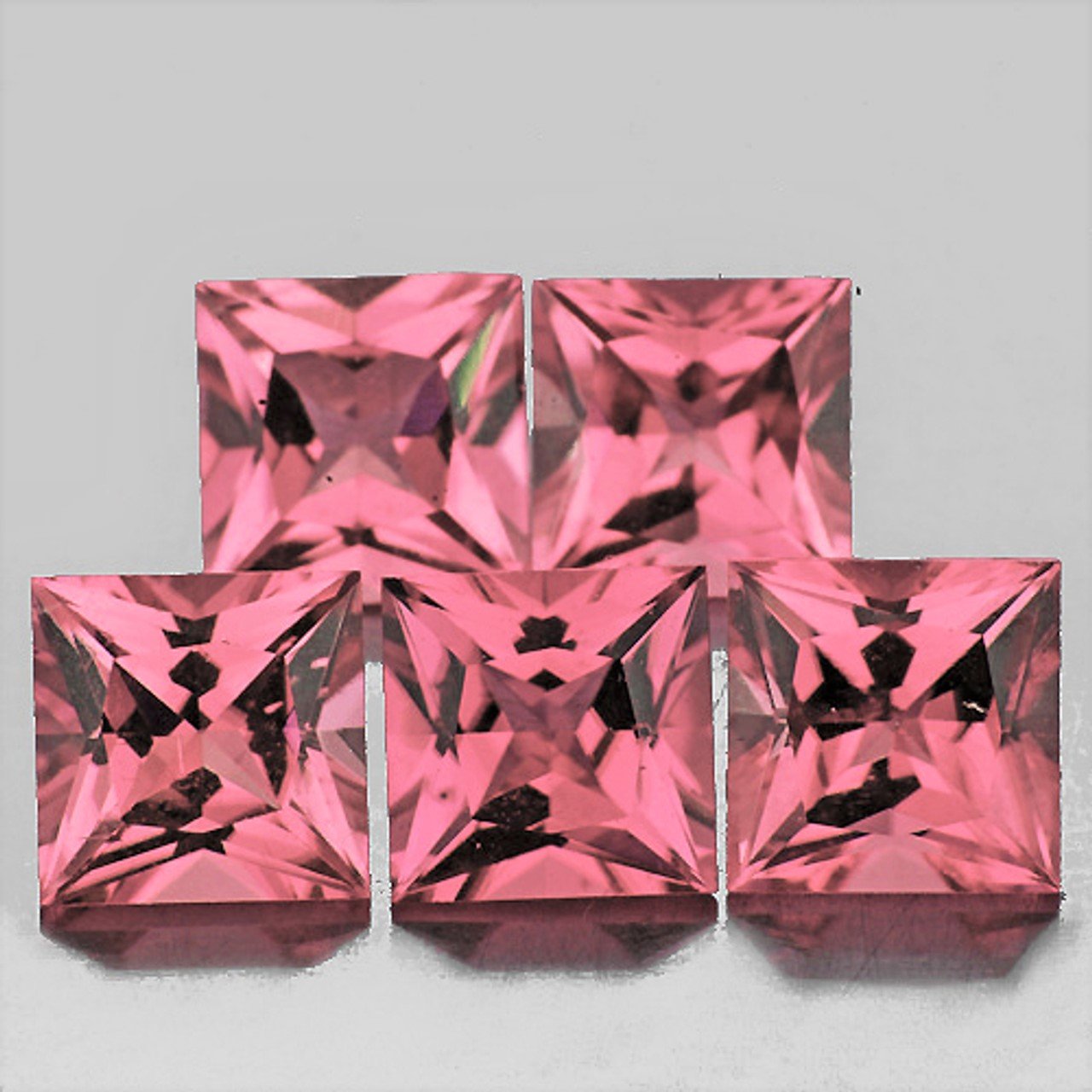 Турмалін рожевий квадрат принцеса 4 мм ціна за шт