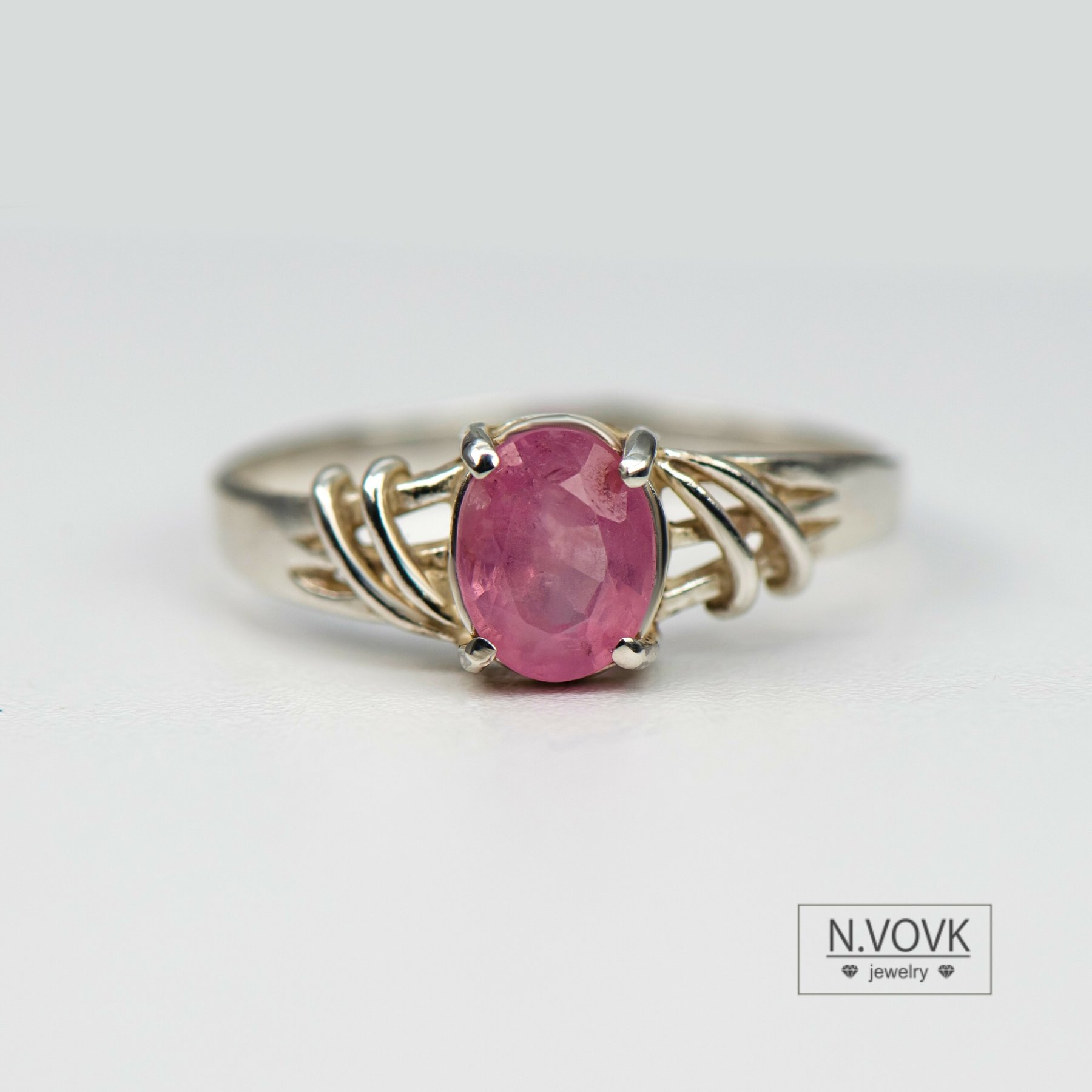 Кольцо с розовой шпинелью "Нежность" серебро