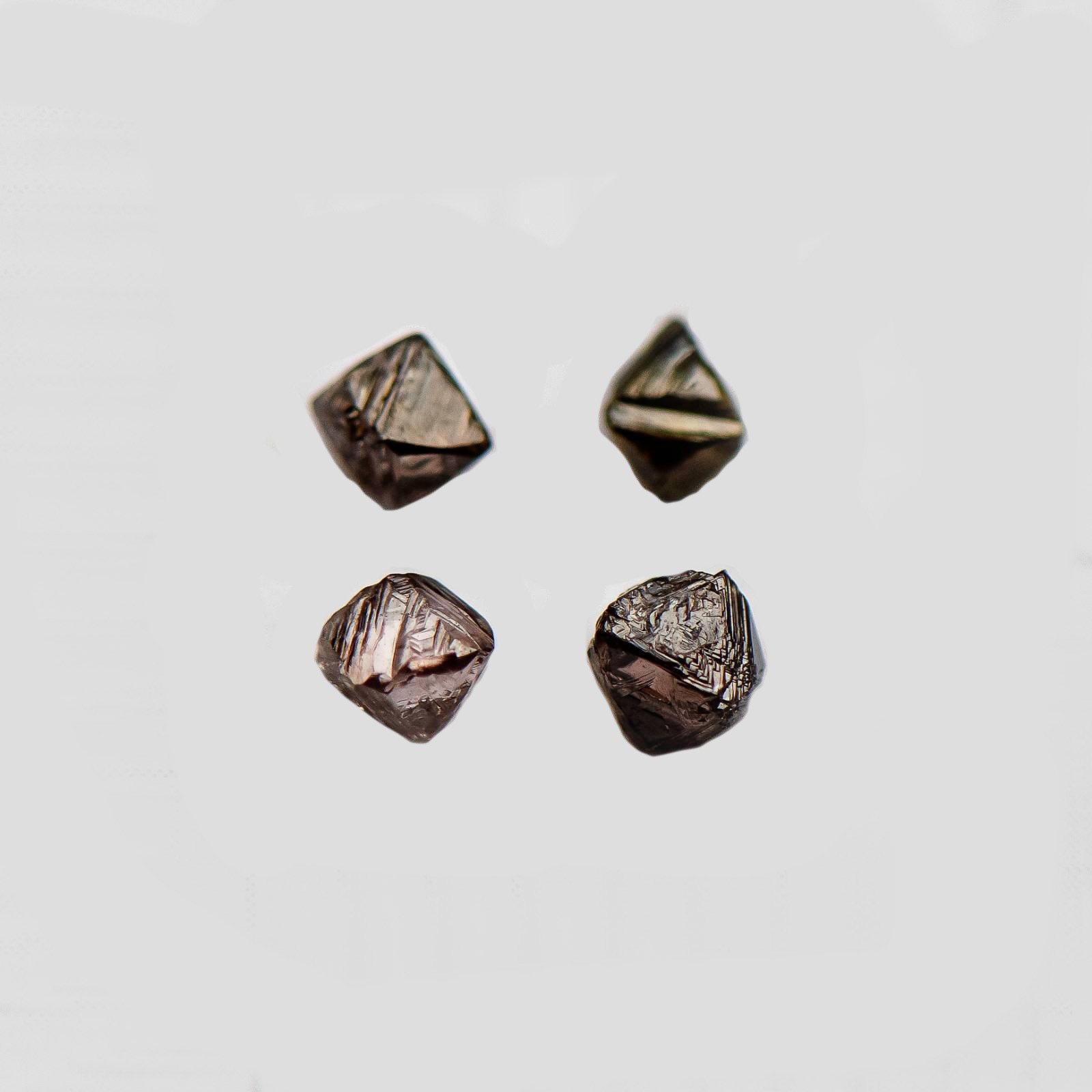 Алмаз Кристалл с тригонами цена за шт