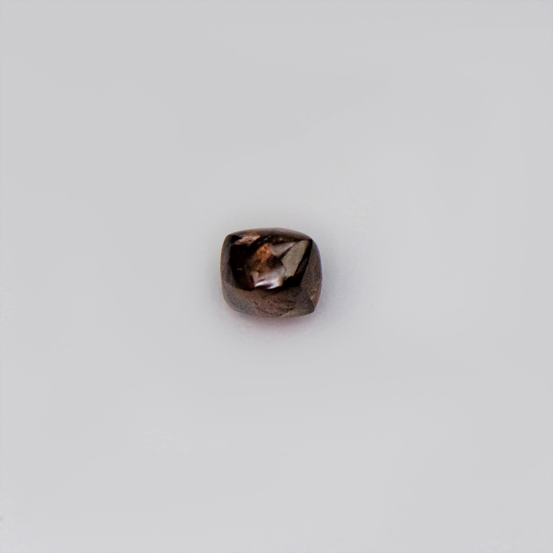Алмаз Кристалл коричневый 0,3 карат тетрагексаэдр