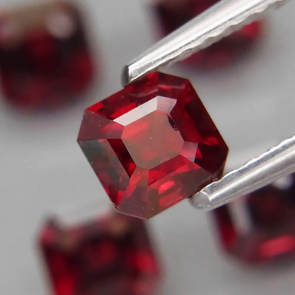 Шпінель червона октагон 4,5х4,5 мм ціна за шт - Натуральне дорогоцінне каміння NVOVK jewelry
