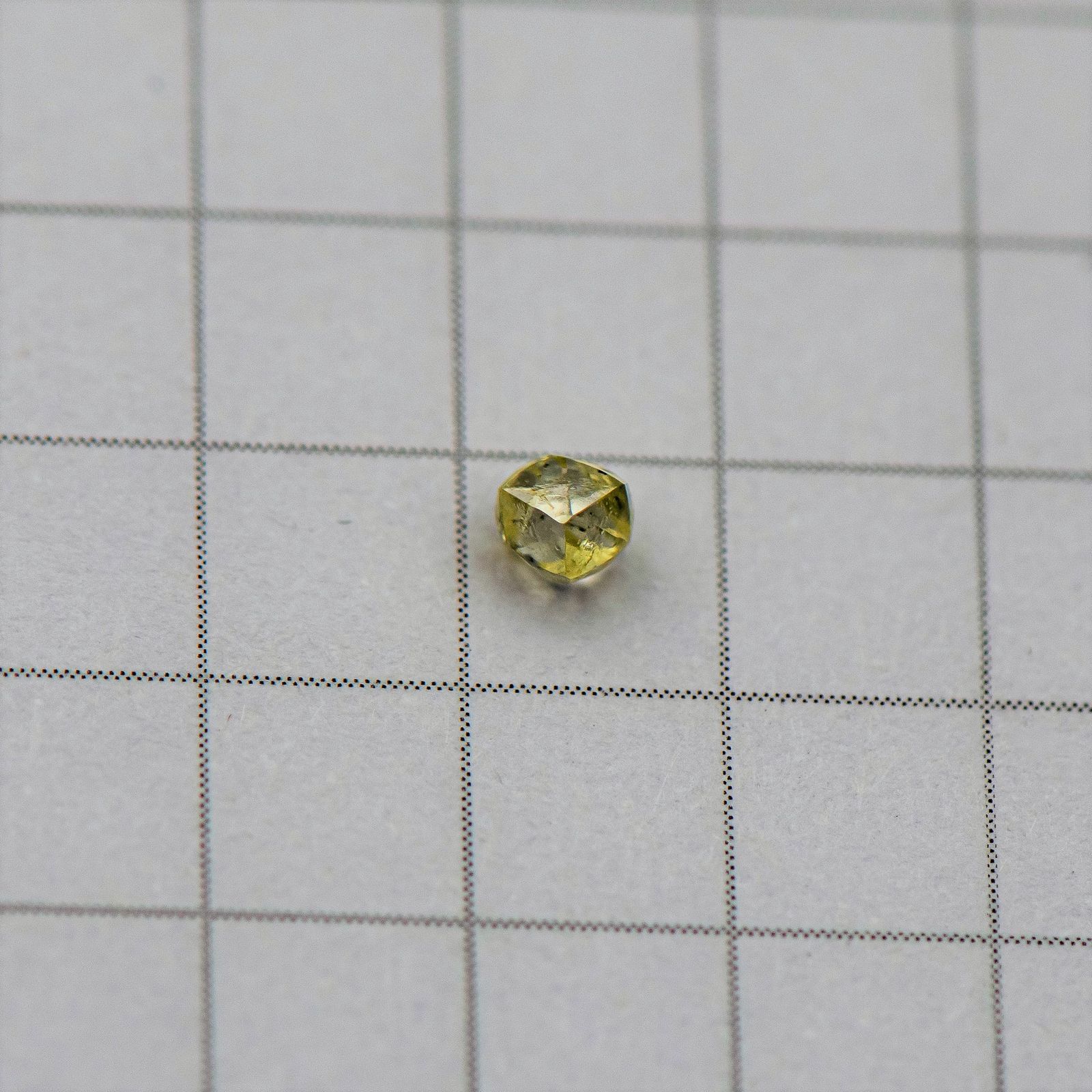 Алмаз Кристалл желтый 0,14 карат