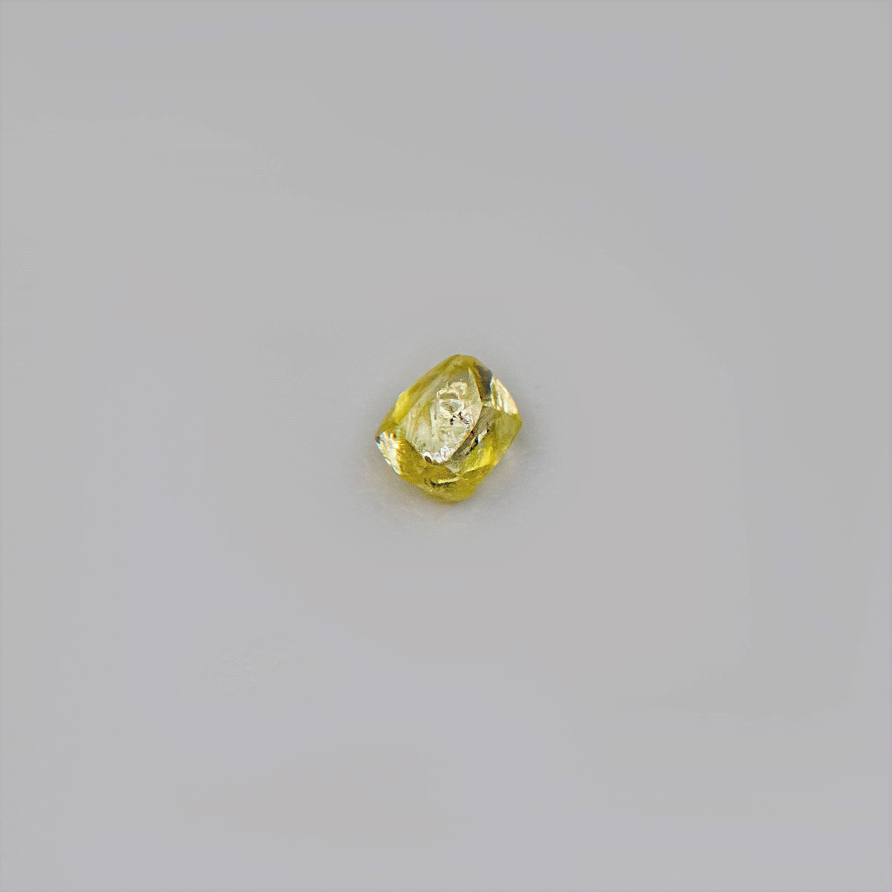 Алмаз Кристалл желтый 0,18 карат