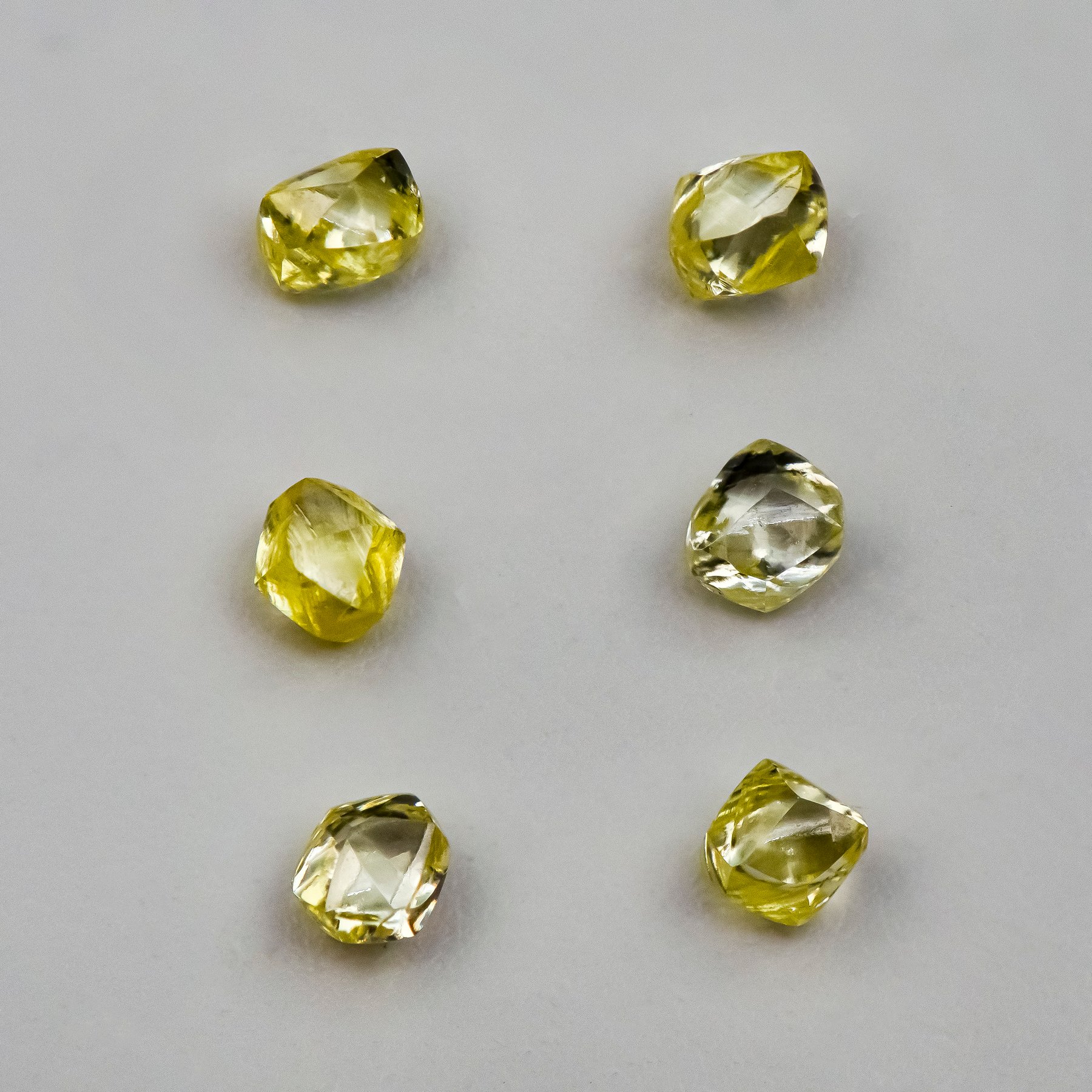 Алмаз Кристалл желтый 0,3 карат цена за шт