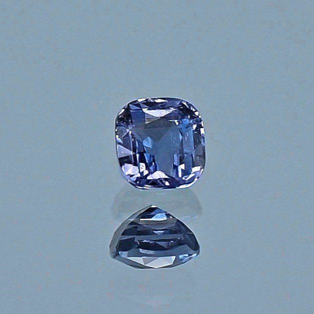 Шпінель блакитна 2,1 карата кушон 7,1х6,8 мм