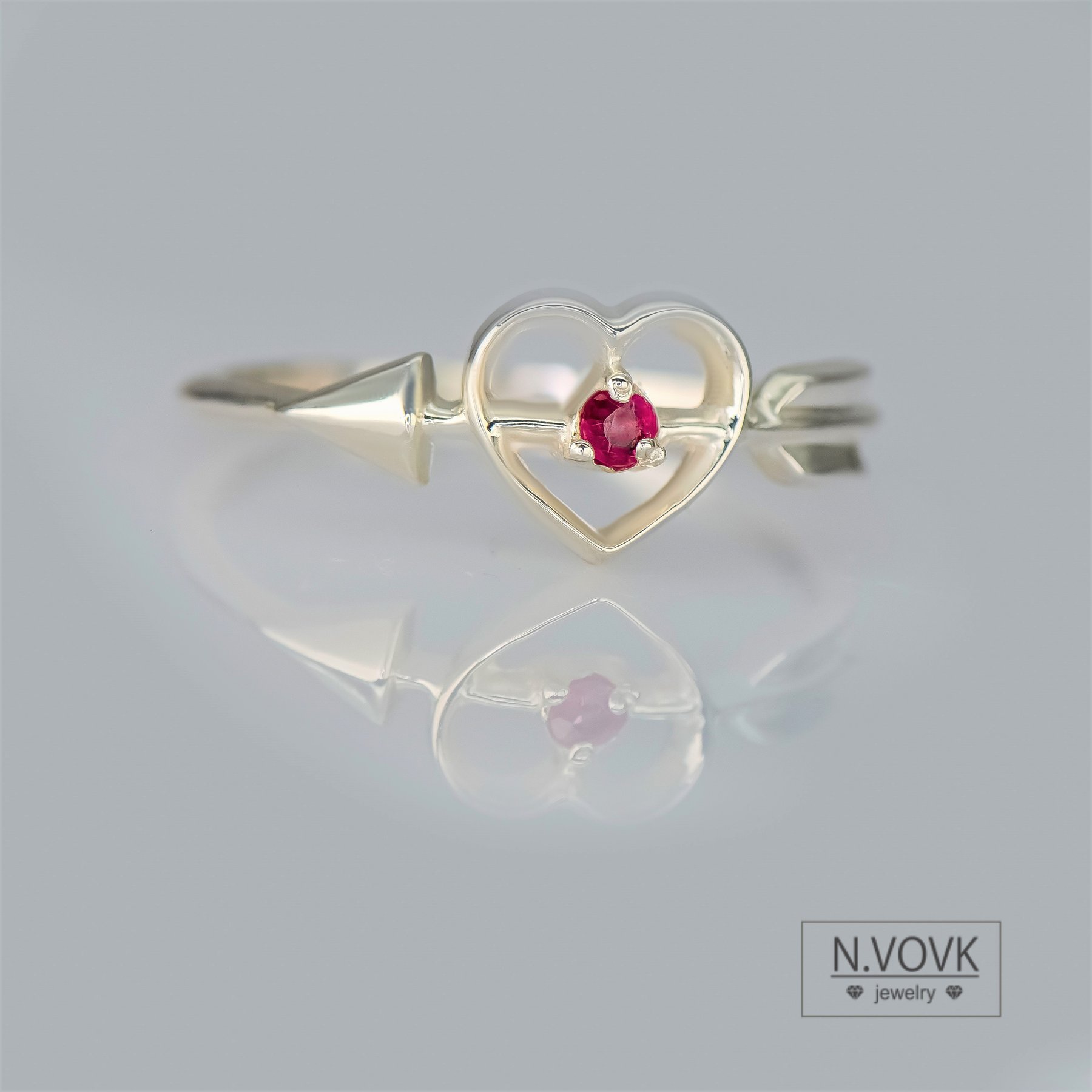 Кольцо с натуральным рубином "Love" серебро