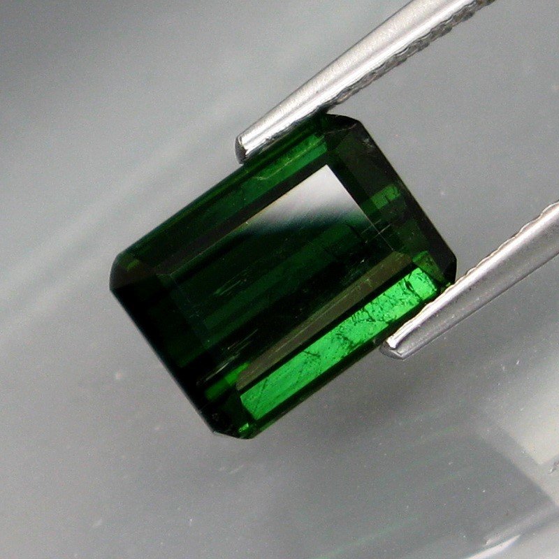 Турмалин зеленый 3 карата октагон 9х7 мм