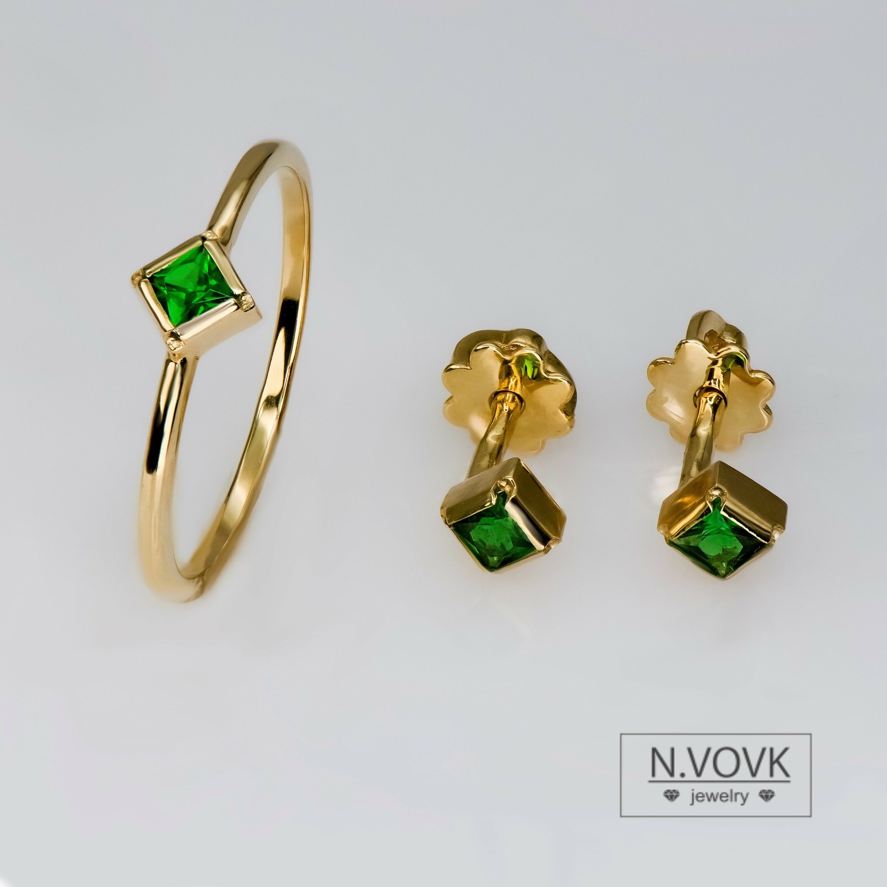 Набор кольцо и серьги с зеленым гранатом Цаворитом золото