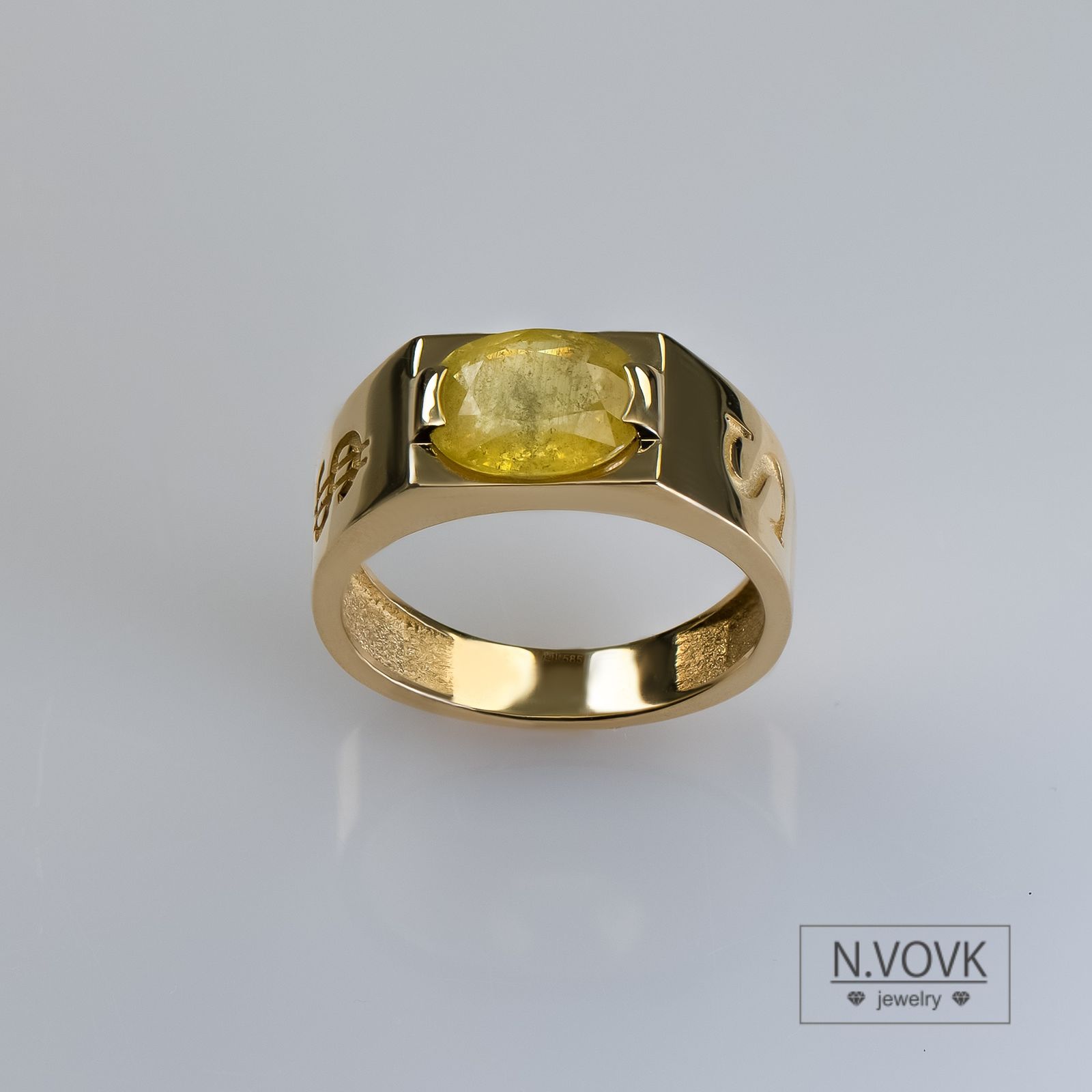 Каблучка перстень гороскопічна з жовтим сапфіром золото