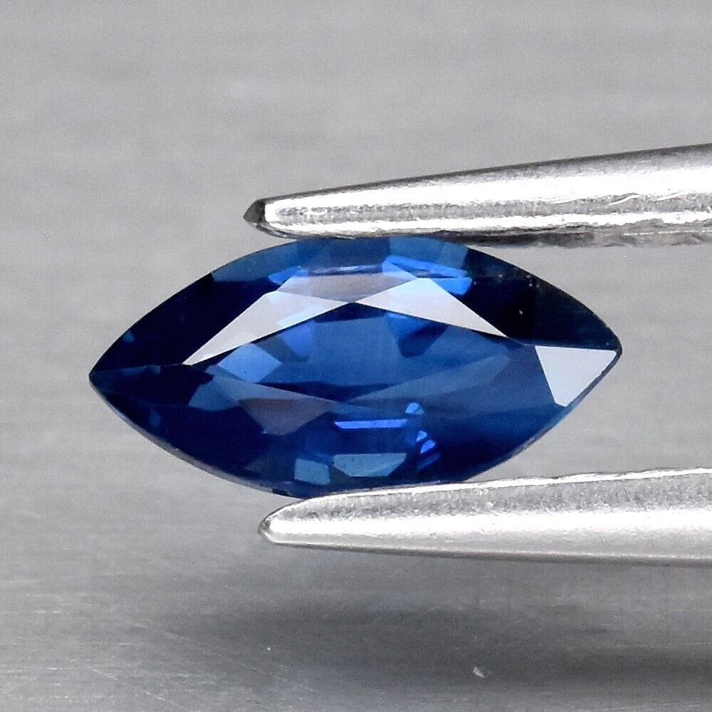 Сапфир синий 0,42 карат маркиз 6,4х3,3 мм