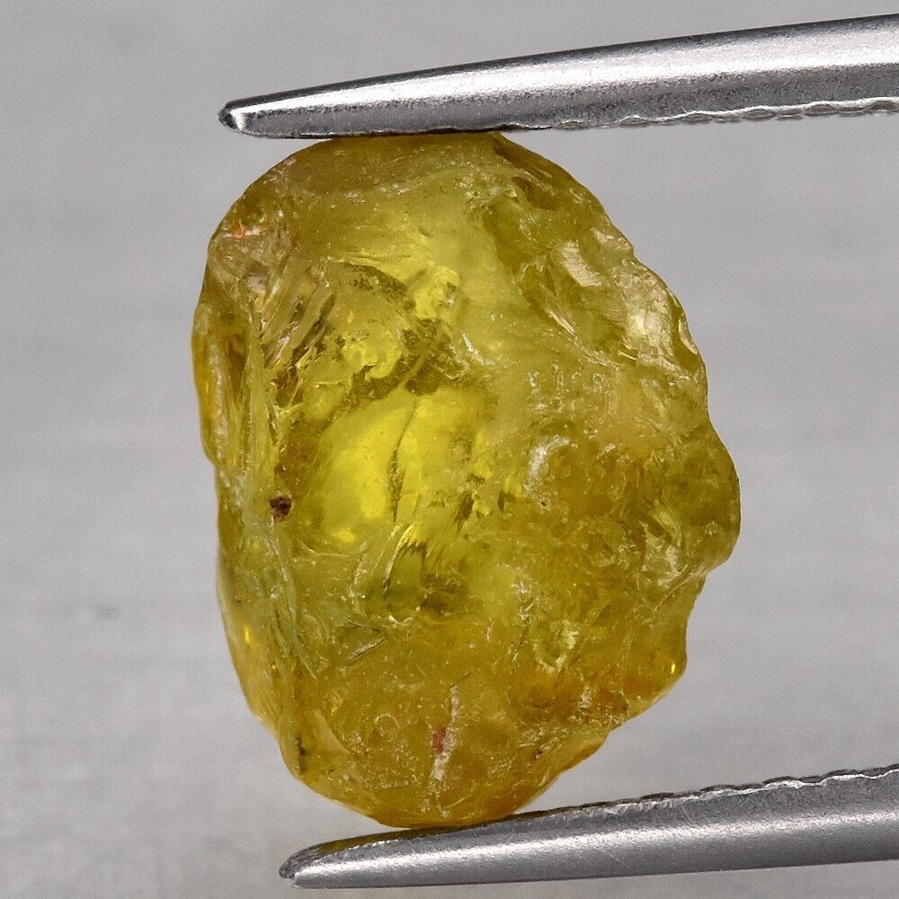 Гранат Гросуляр жовтий природний кристал 2,86 карата
