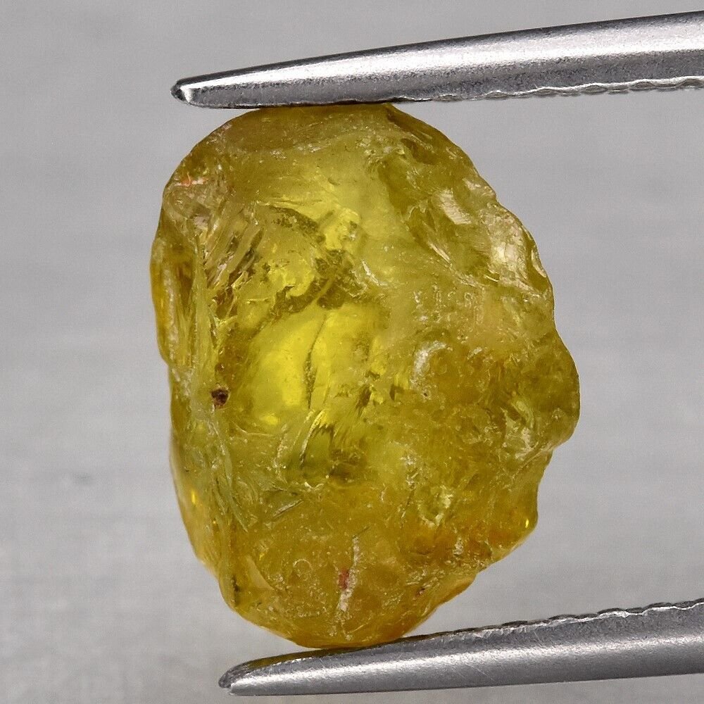 Гранат Гросуляр жовтий природний кристал 2,86 карата