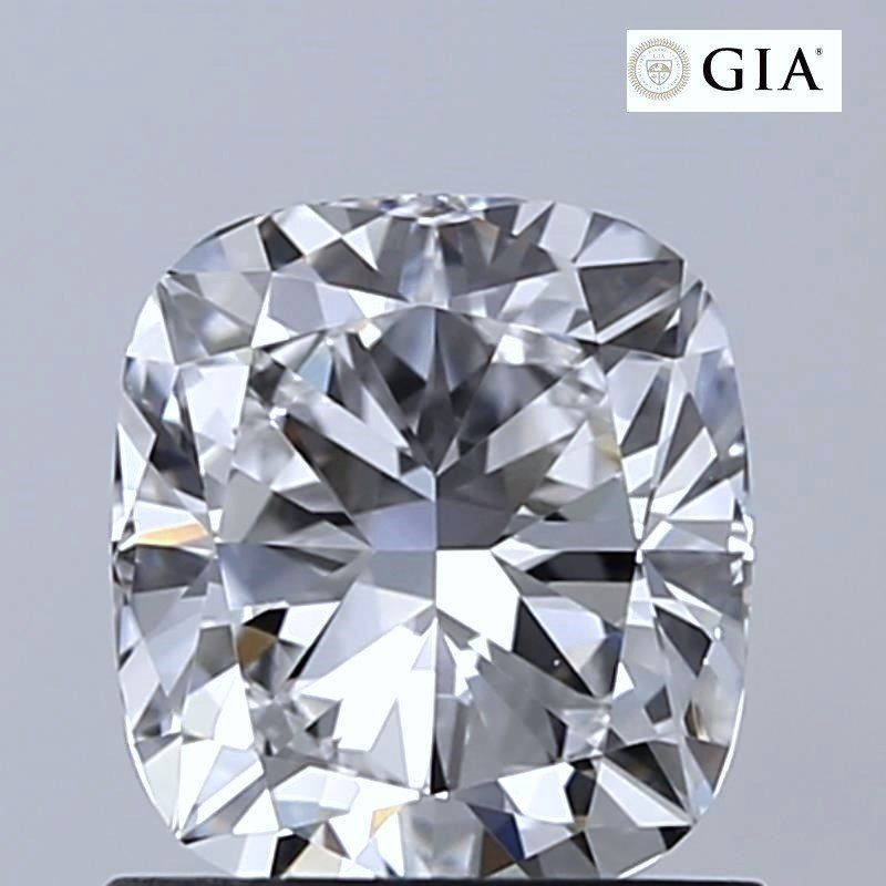 Діамант 1 карат кушон D/VVS2 сертифікат GIA